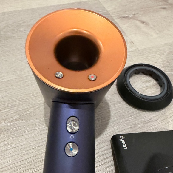 Dyson supersonic Hair Dryer in Blue and Orange with Black Attachments - Picture 3 of 5